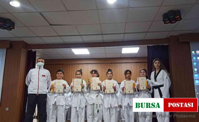 Bozüyüklü 92 taekwondocu kuşak terfi sınavına katıldı