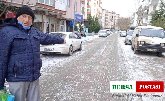 Bu yolda araçlar adeta zıplayarak geçiyor