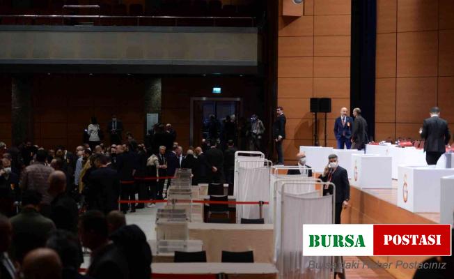 Burak Elmas: “Federasyon başkanının odasında hocama laf edildiği zaman masaya yumruk vurdum”