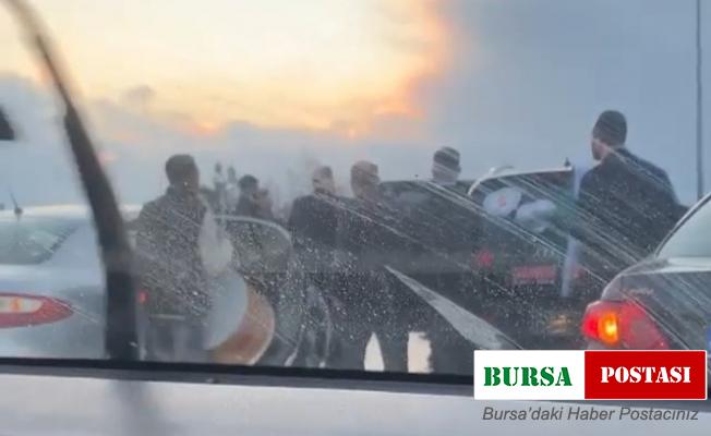 Bursa’da düğün konvoyu yolu kapattı, sürücüler tepki gösterdi