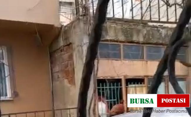 Bursa’da hırsızlar girdikleri yerden çıkamayınca demir korkulukları kırmaya çalıştı