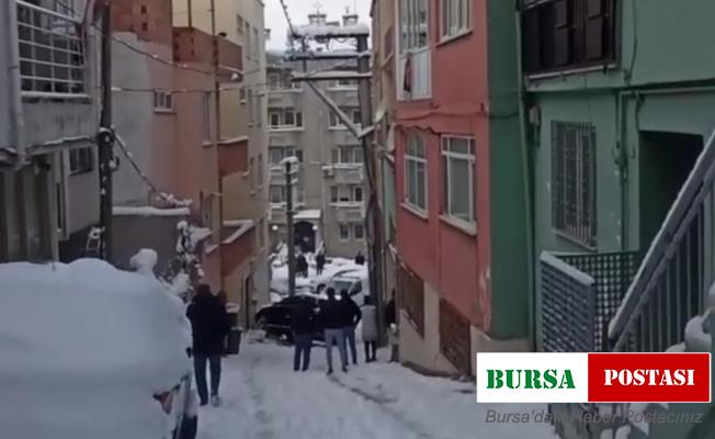 Bursa’da kayan araç doğalgaz kutusuna çarptı
