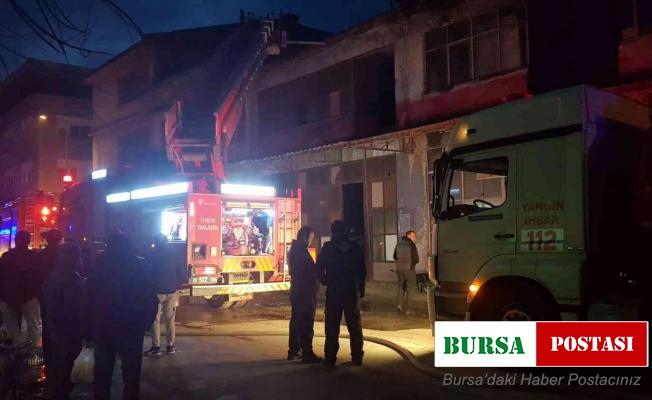 Bursa’da mobilya imalathanesine korkutan yangın