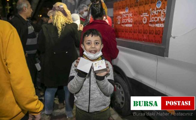 Büyükşehir Belediyesi, Berat Kandilinde 15 bin kandil simidi dağıttı