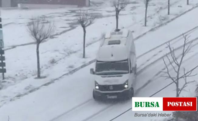 Buzda araçların dansı…O anlar kamerada