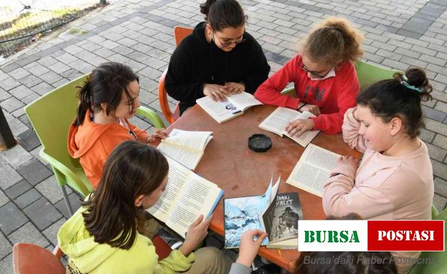 Çanakkale’de öğrenci ve öğretmenler açık havada kitap okudu