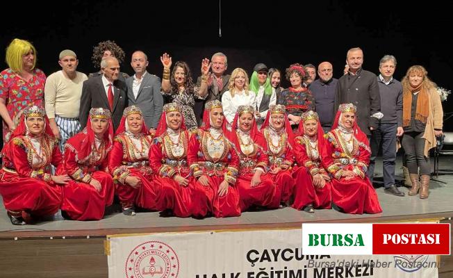 ‘Çaycuma Gecesi’ tiyatro oyunu, izleyenlerden büyük beğeni aldı