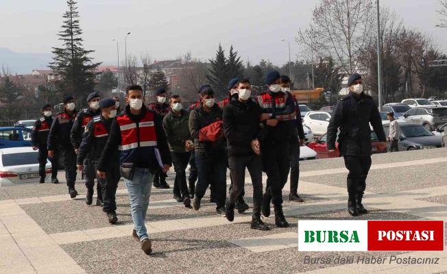 Cezaevlerindeki terör örgütü üyelerine finans sağlayan 7 kişi adliyeye sevk edildi
