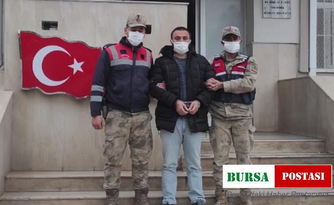 Cinayet zanlısı saman çuvallarının arasında yakalandı