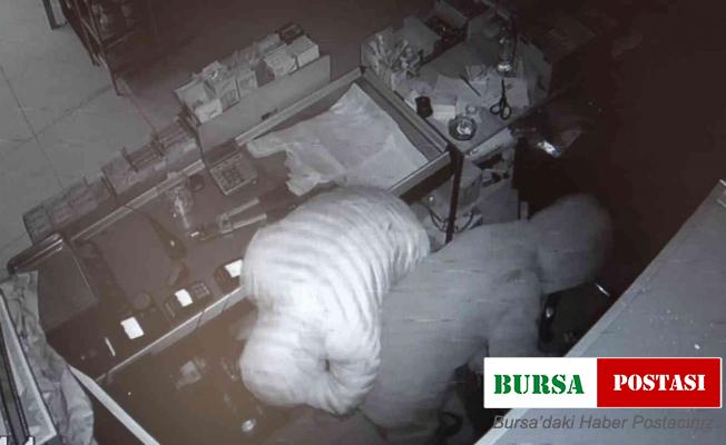 Demir kırma makasıyla girdikleri manavdan 28 bin liralık malzeme çaldılar