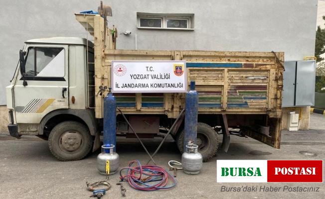 Demir yolu raylarını çalıp hurdacıya sattılar