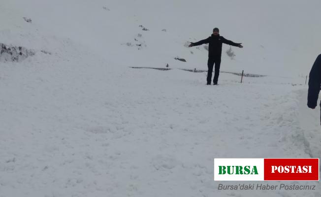 Derecik’te dağcıların olduğu yola çığ düştü