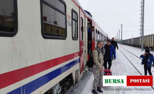 Doğu Ekspresi çığ düşmesi sonucu yolda kaldı