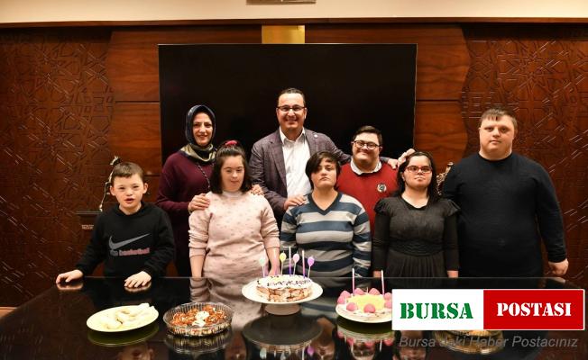 Down sendromlu çocuklardan başkana doğum günü sürprizi