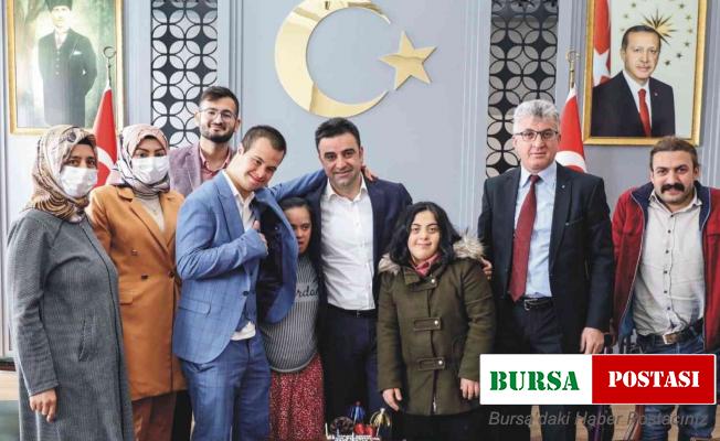 Down sendromlu öğrenciler kurum amirleriyle bir araya geldi