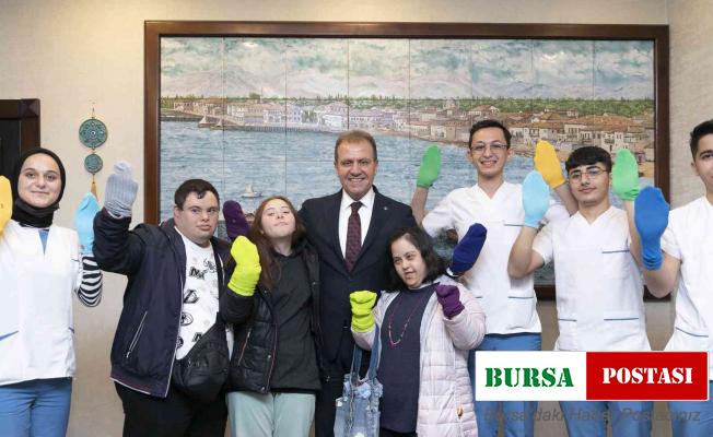 Down sendromuna renkli çoraplarla dikkat çektiler