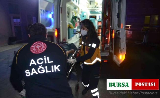 Dur ihtarına uymayan otomobil bekçilerin üzerine sürdü: 2 bekçi, 1 vatandaş yaralı