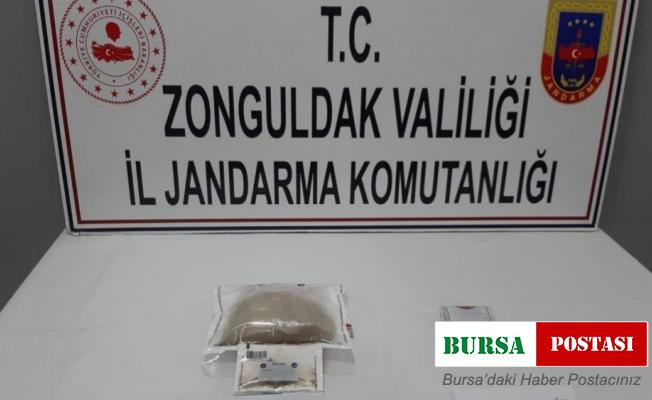 Durdurulan otobüsteki yolcudan uyuşturucu çıktı