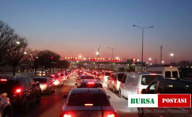 Edirne’de alışverişten dönen Bulgarlar Kapıkule’de uzun araç kuyruğu oluşturdu