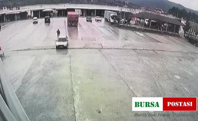 El freni çekilmeyen otomobilden film gibi görüntüler