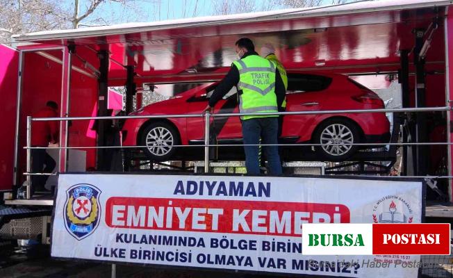Emniyet kemeri takmayan sürücülere kaza anları simülatör ile gösterildi