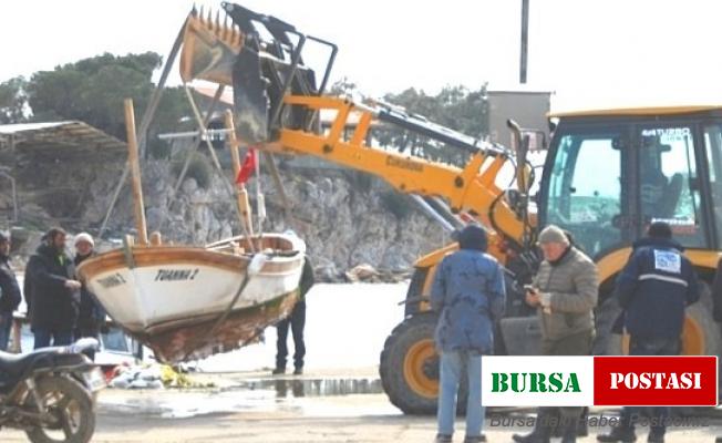 Erdek’te kayıp olan tekneyi balıkçılar buldu