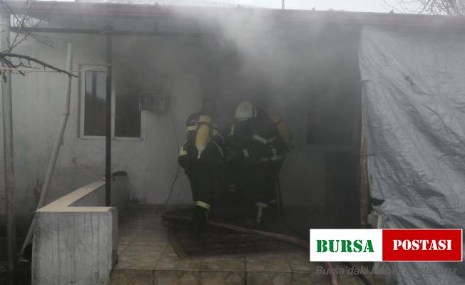 Erzincan’da çıkan yangında ev kullanılamaz hale geldi