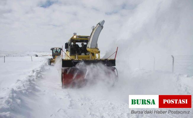 Erzincan’da kar ve tipiden 104 köy yolu ulaşıma kapandı