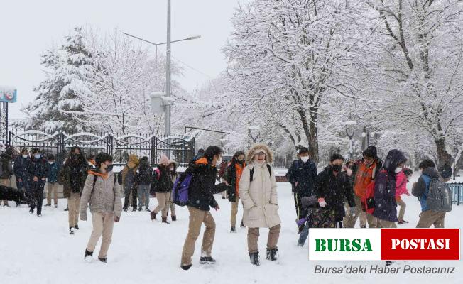 Erzincan’da kar yağışı nedeniyle bazı okullarda eğitime ara verildi