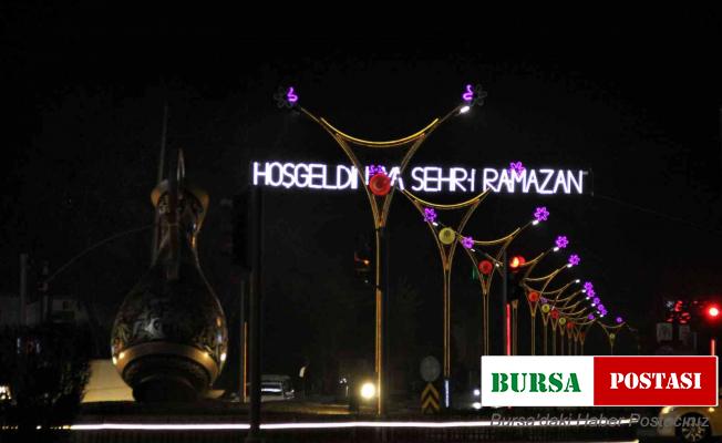 Erzincan’da mahyalar caddeleri süslemeye başladı