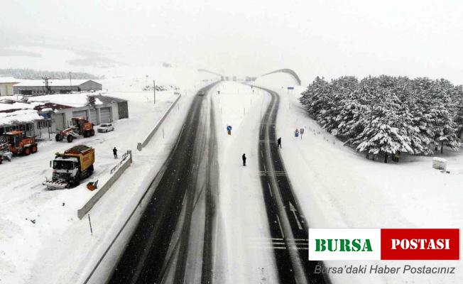 Erzincan’ın yüksek rakımlı geçit noktalarında kar, tipi etkili oldu