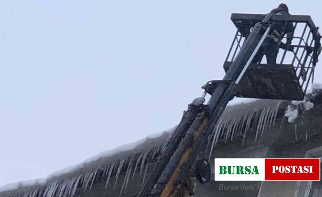 Erzurum’da buz kırma timleri iş başında