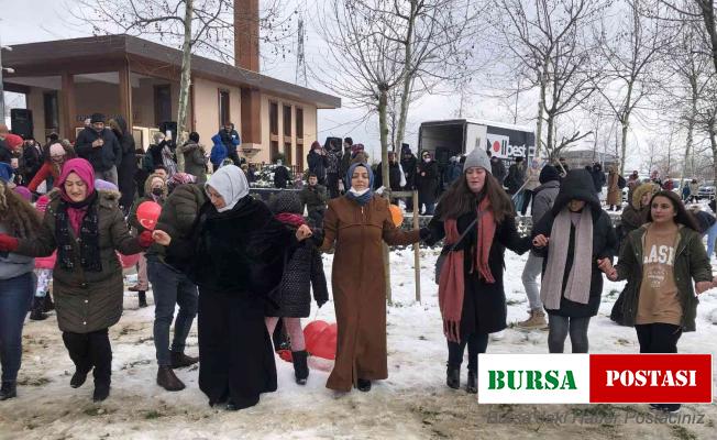 Esenler’de vatandaşlar karın tadını kestane şenliğiyle çıkardı