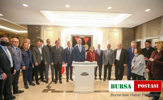 Eski Adalet Bakanı Abdülhamit Gül, Fatma Şahin’i ziyaret etti