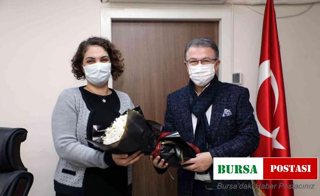 Eyüpsultan’da sağlık çalışanlarının bayramı çiçeklerle kutlandı