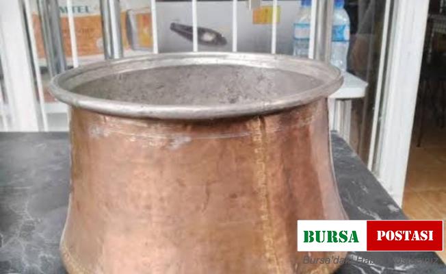 Fare gibi girdikleri bağ evinden 10 bin liralık kazan çaldılar