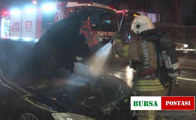 Fatih’te seyir halindeki otomobil alev alev yandı