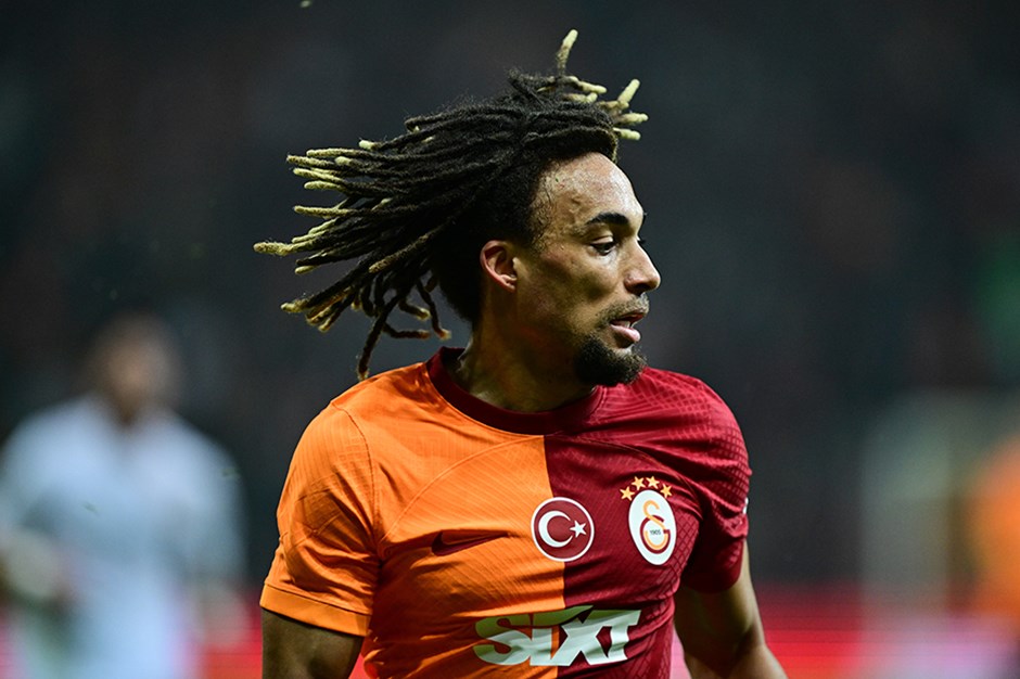 Galatasaray: “İzinli olduğu dönemde Fransa’ya giden ve burada yaptırdığı korona virüs testi pozitif çıkan Sacha Boey, karantina dönemi yarın tamamlandıktan sonra Türkiye’ye dönecek.”