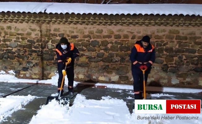 Gebze’de ekipler kar mesaisinde