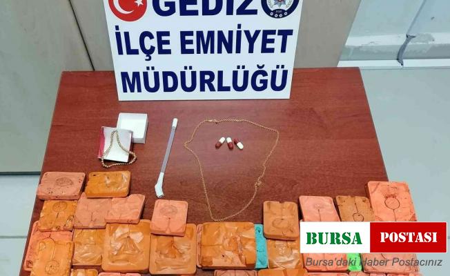 Gediz’de piyasaya sahte altın sürmek isteyen 3 şüpheli yakalandı