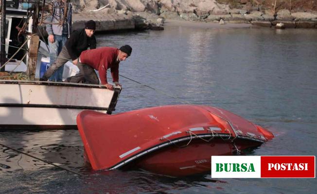 Gemi battığı zaman kullanılan filika alabora oldu