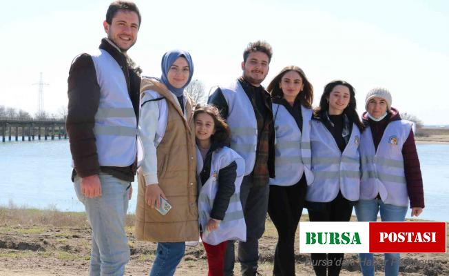 Gönüllü gençler kırsal bölgedeki hayvanları unutmadı