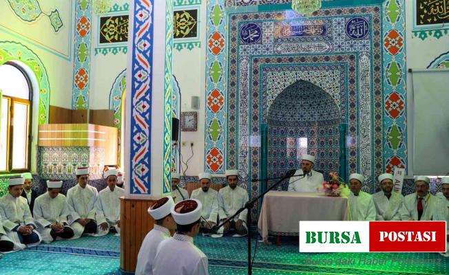 Hafızlar törenle cübbelerini giydi