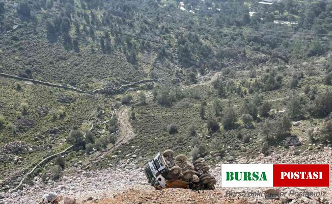 Hafriyat kamyonu uçuruma yuvarlandı