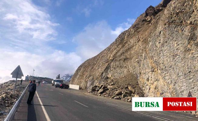 Hakkari-Van karayolunda kaya tehdidi