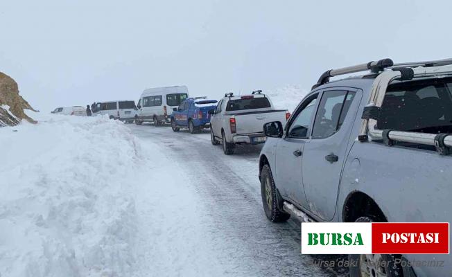 Hakkari’de 196 yerleşim yerinin yolu ulaşıma kapandı