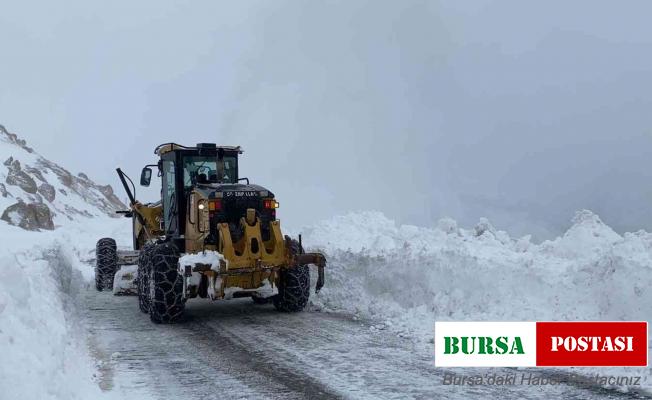 Hakkari’de 89 yerleşim yerinin yolu ulaşıma kapandı