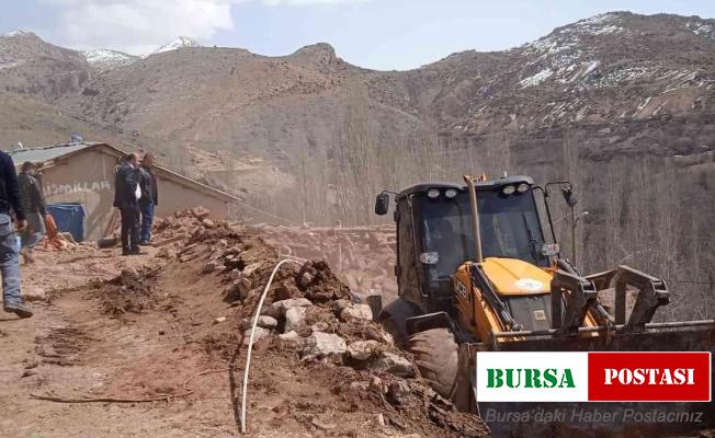 Halkapınar’da ahır çöktü 1 inek telef oldu