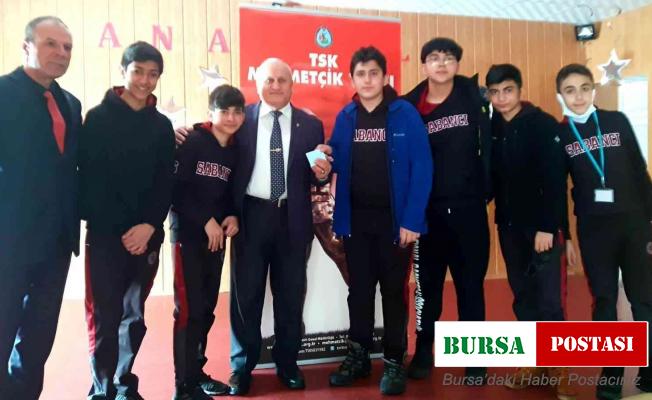 Harçlıklarını Mehmetçik Vakfı’na bağışladılar