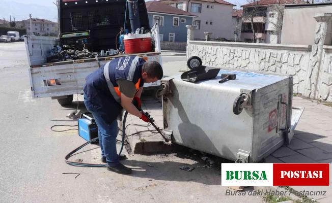 Hasarlı konteynerler tamir ediliyor